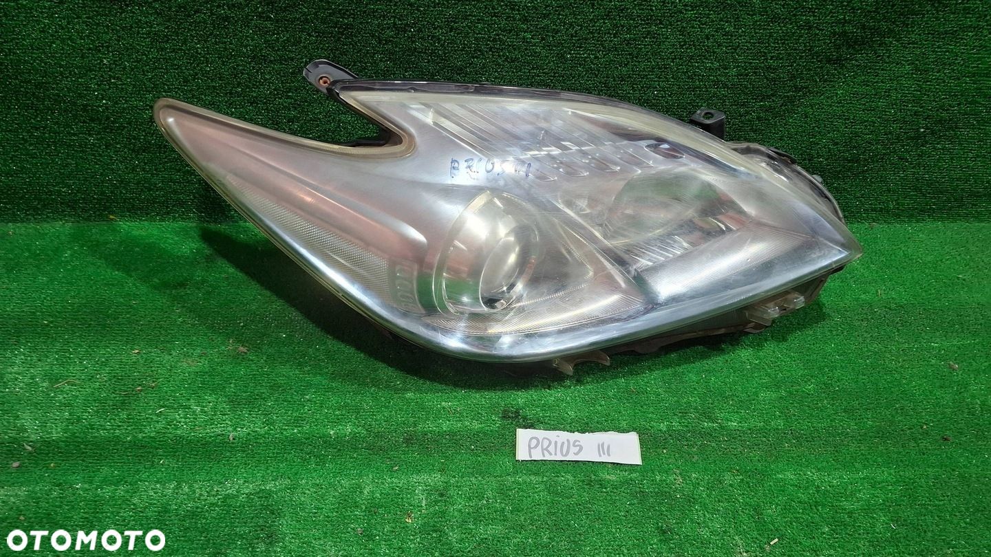 Toyota Prius XW30 III LAMPA PRZÓD PRAWA HB312V60W ANGLIK - 1
