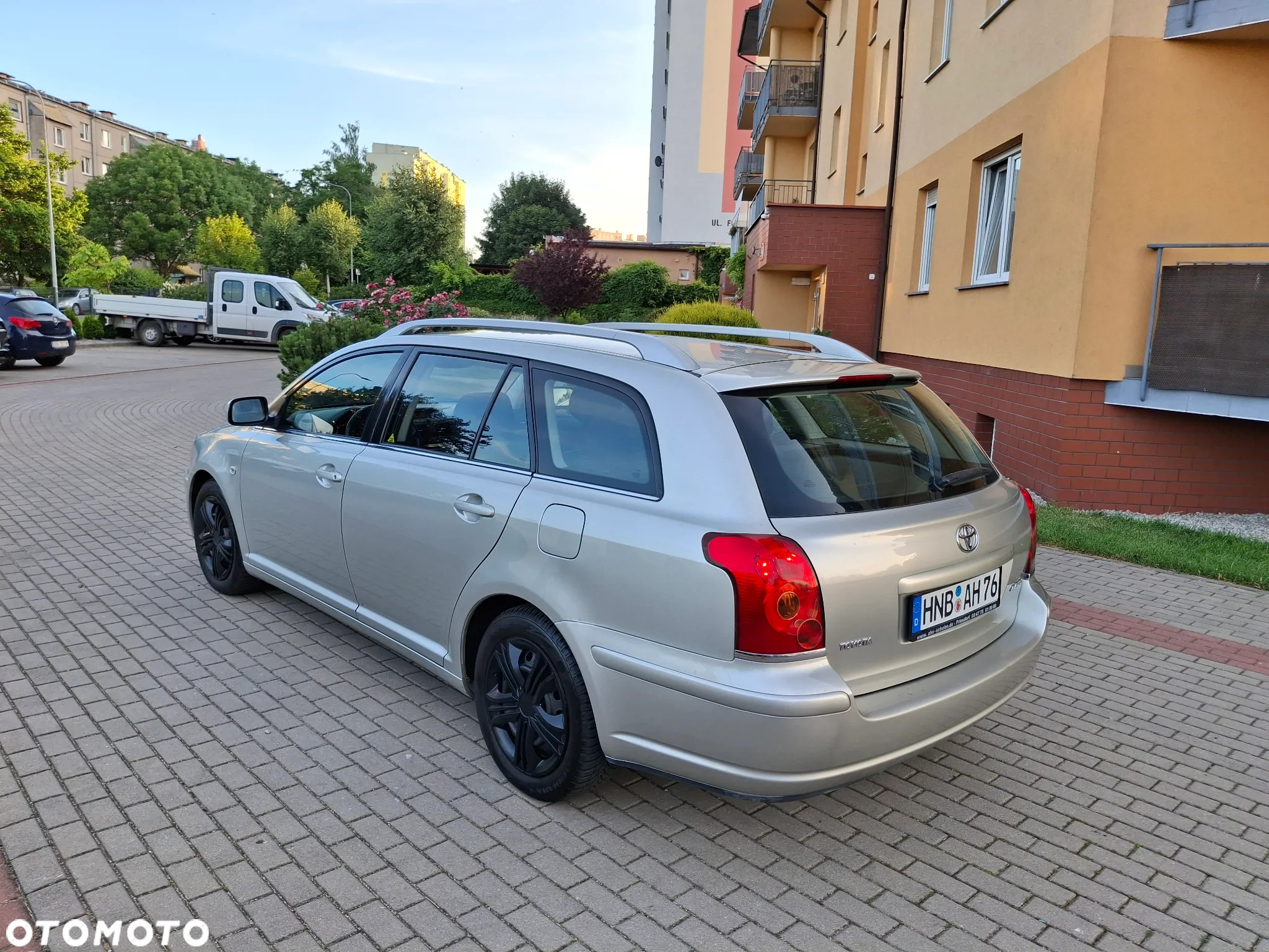 Toyota Avensis 1.8 VVT-i Combi Executive - 12