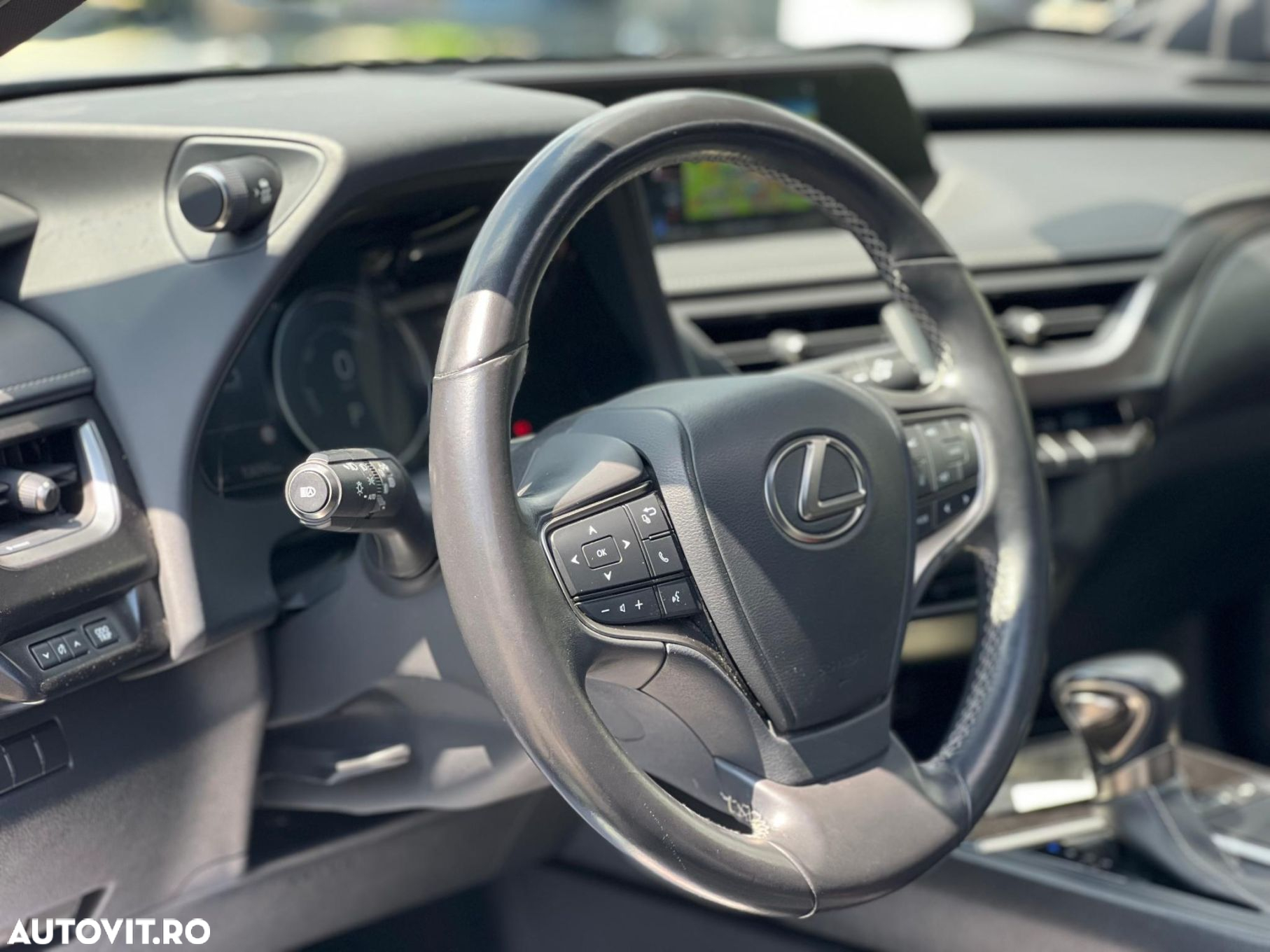 Lexus UX 250h 2.0L HEV 20H- (178 HP) 4X2 CVT Executive - 9