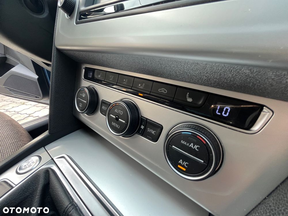 Volkswagen Passat - 28