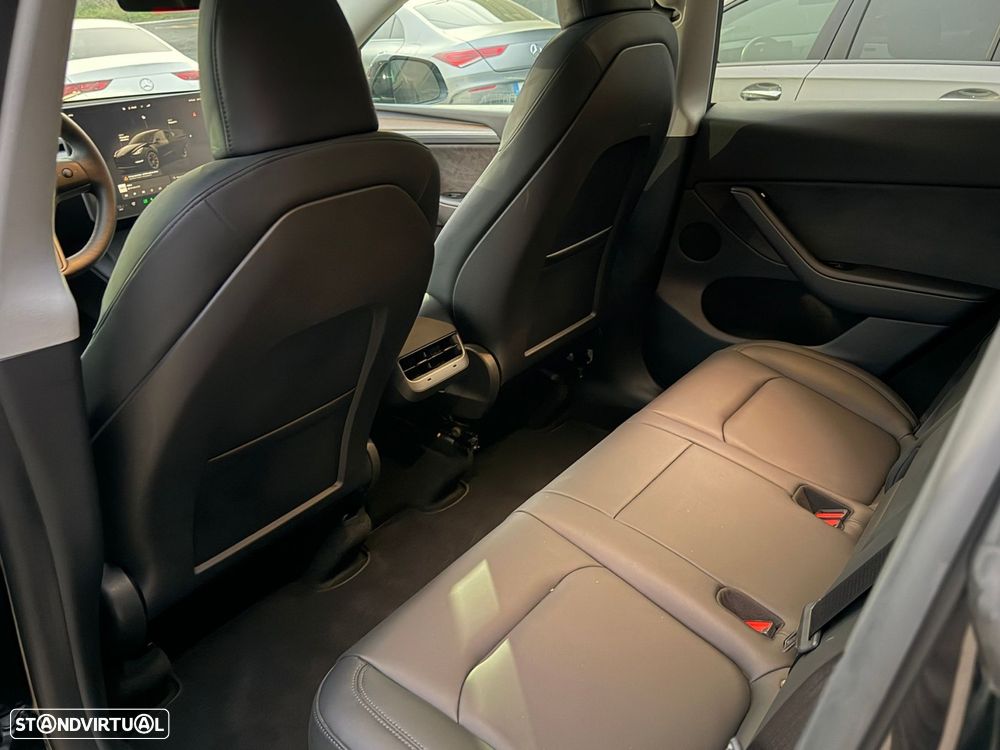 Tesla Model Y Performance Dual Motor AWD - 11