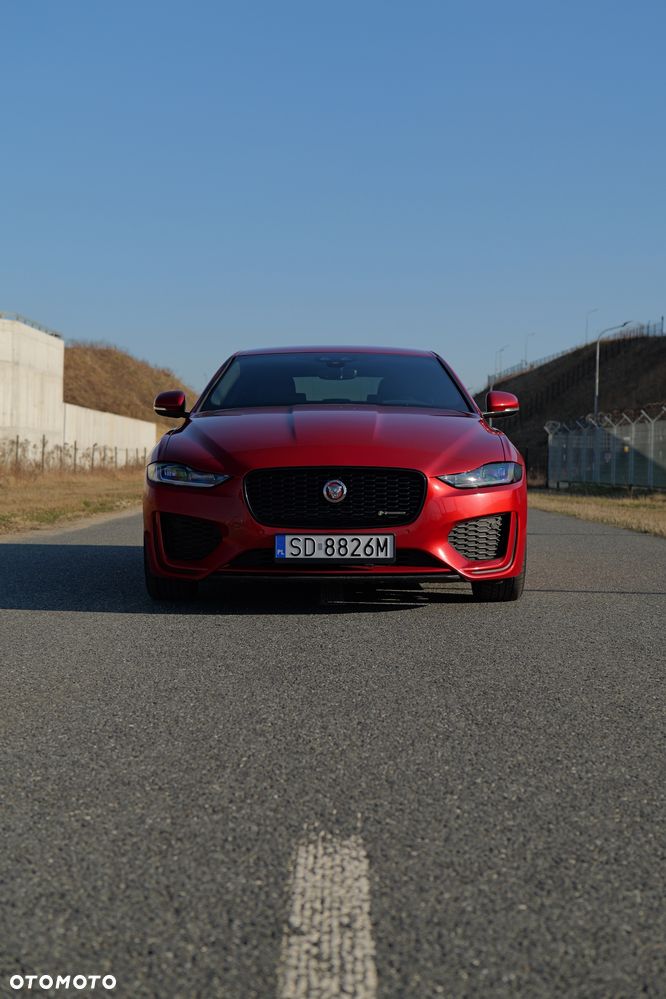 Jaguar XE P250 R-Dynamic Black - 3