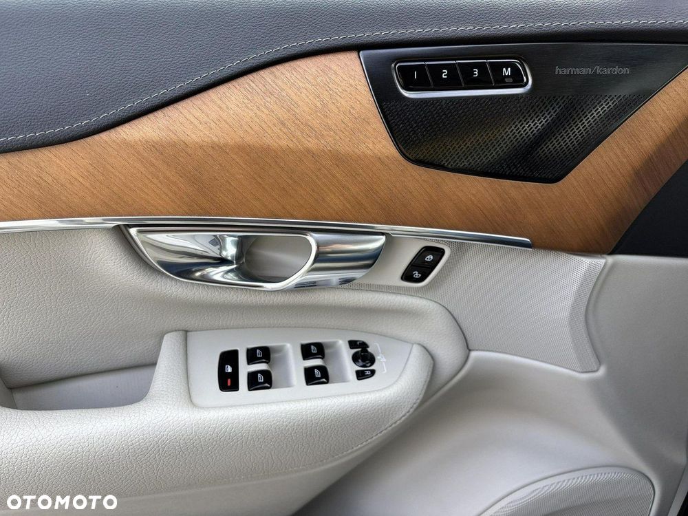 Volvo XC 90 - 23