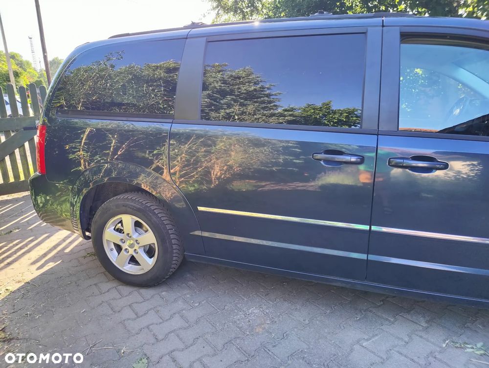 Dodge Grand Caravan - 2