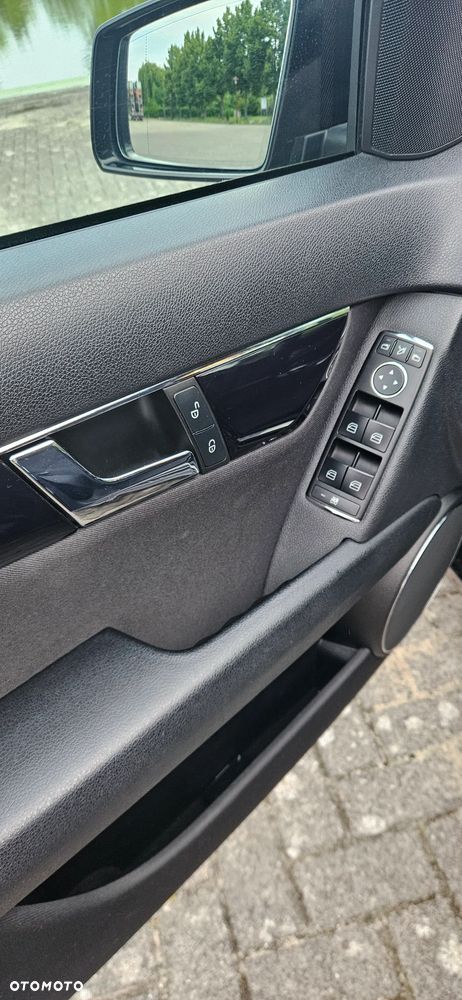Mercedes-Benz Klasa C 180 CGI Automatik BlueEFFICIENCY - 27