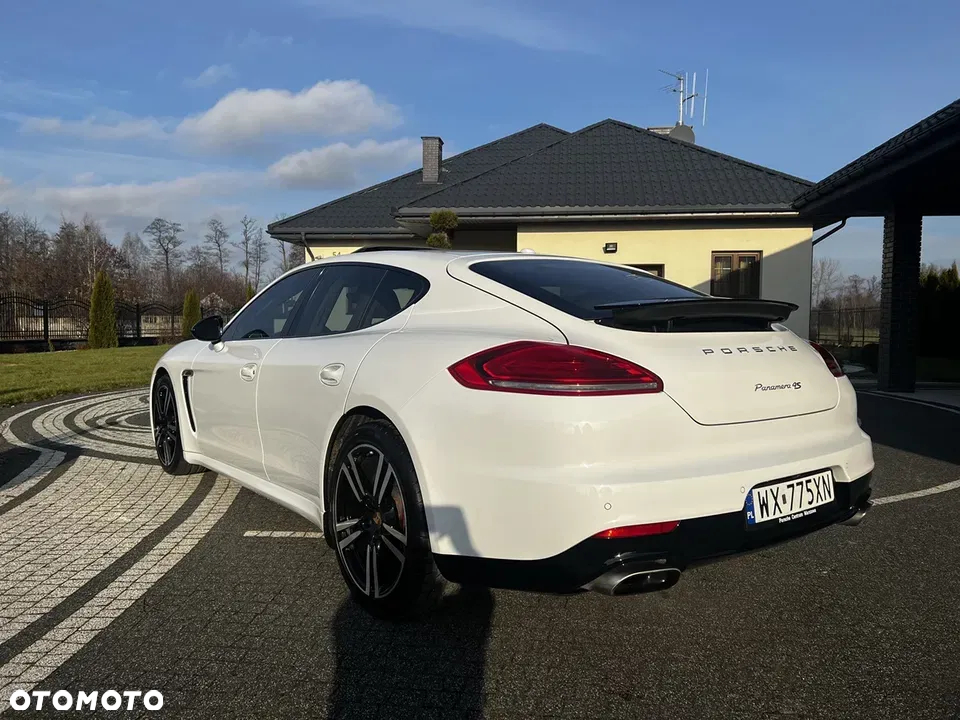 Porsche Panamera 4 Edition - 9