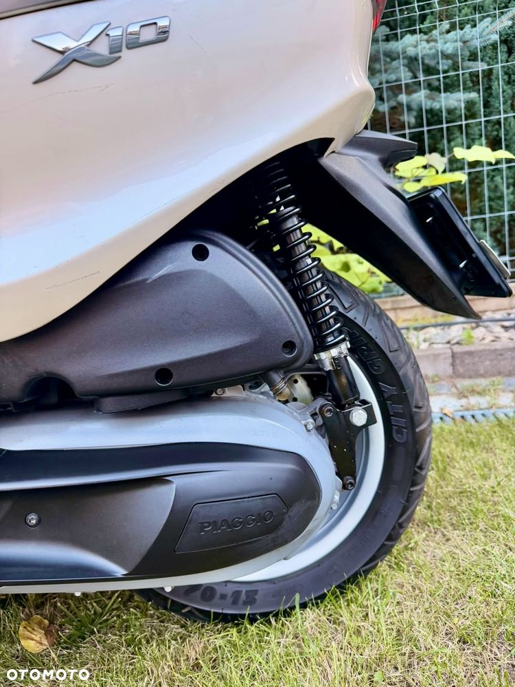Piaggio X10 - 11