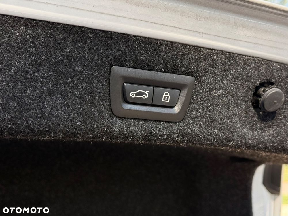 BMW Seria 5 530i Luxury Line - 37