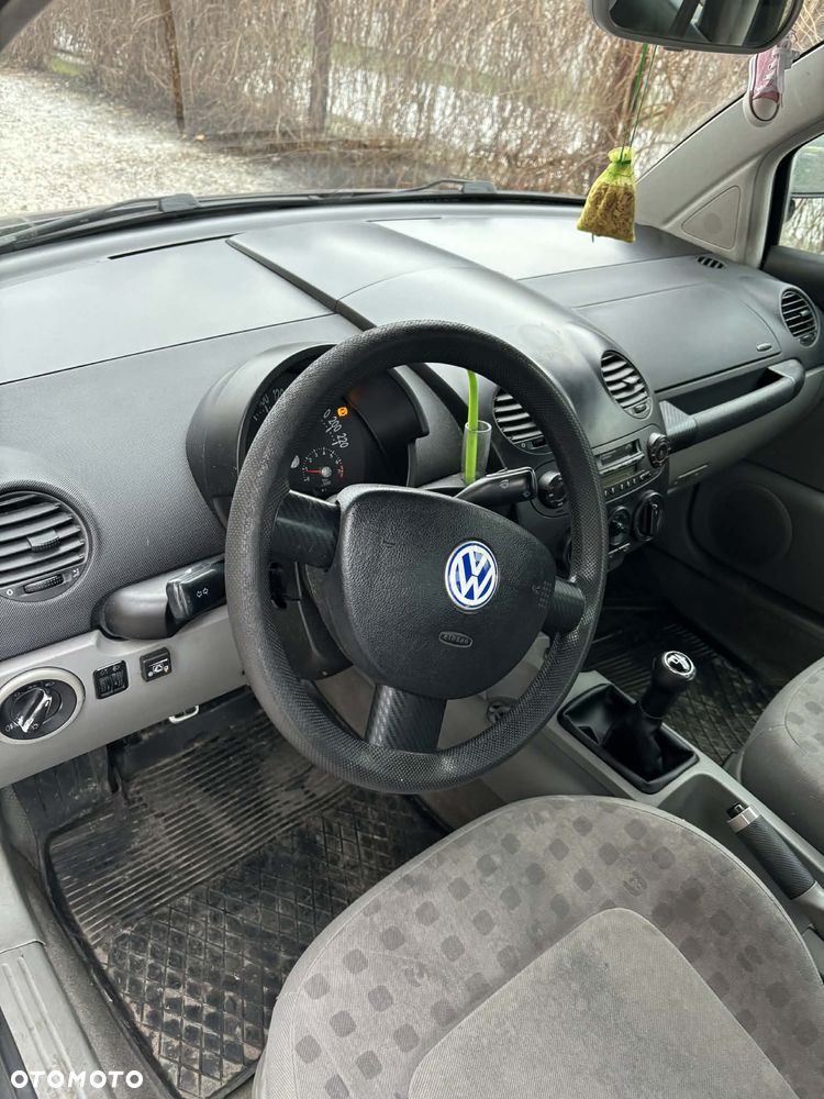 Volkswagen New Beetle - 12