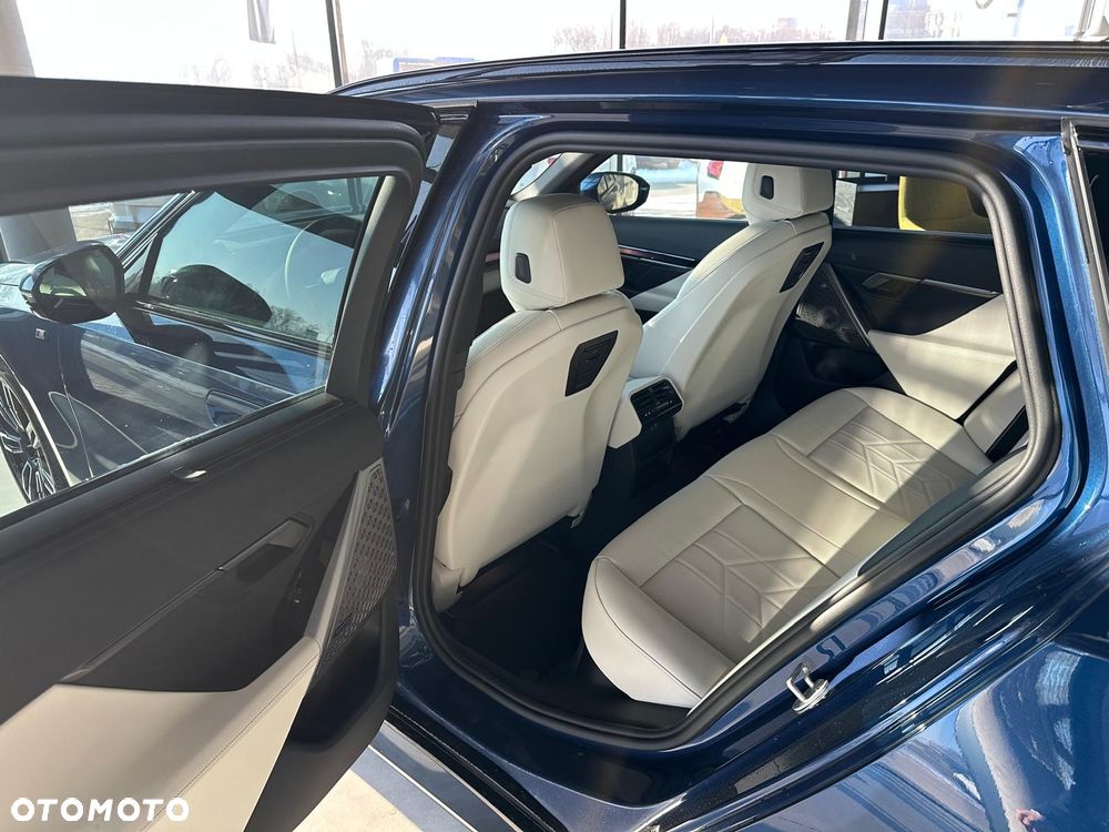 BMW Seria 5 520d xDrive mHEV - 24