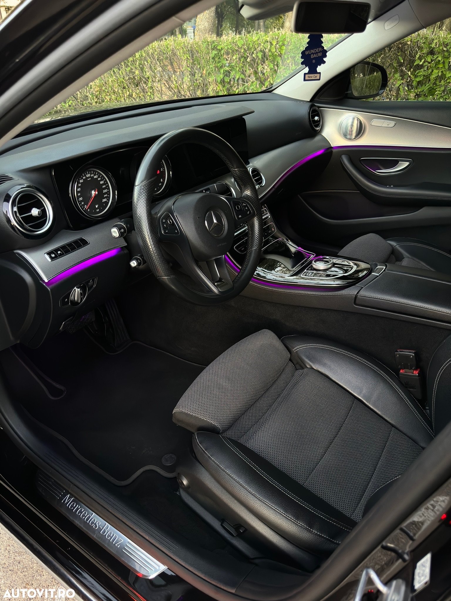 Mercedes-Benz E 220 d T 9G-TRONIC - 13