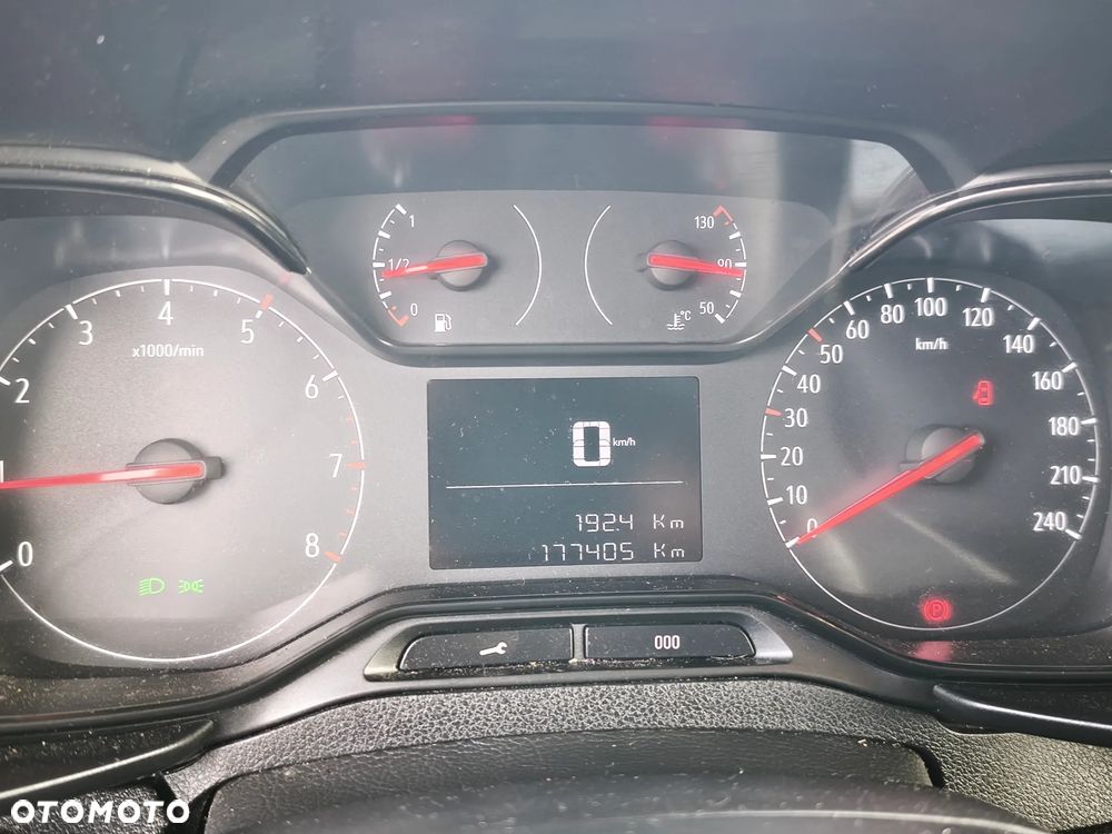 Opel Combo 1.2 Turbo Essentia S&S - 9
