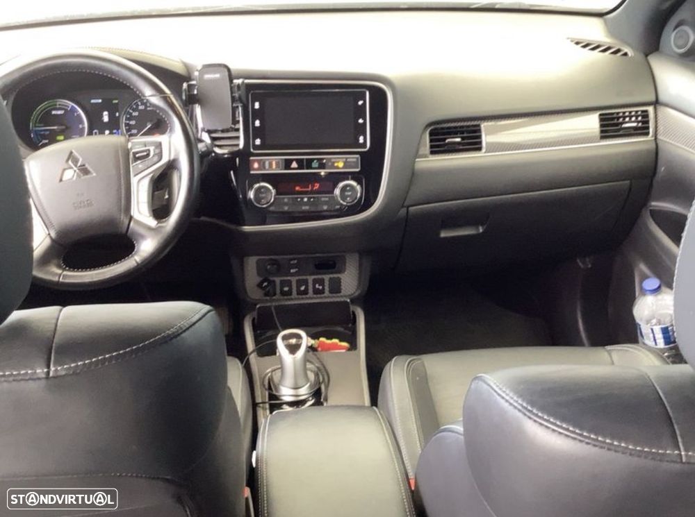 Mitsubishi Outlander - 6