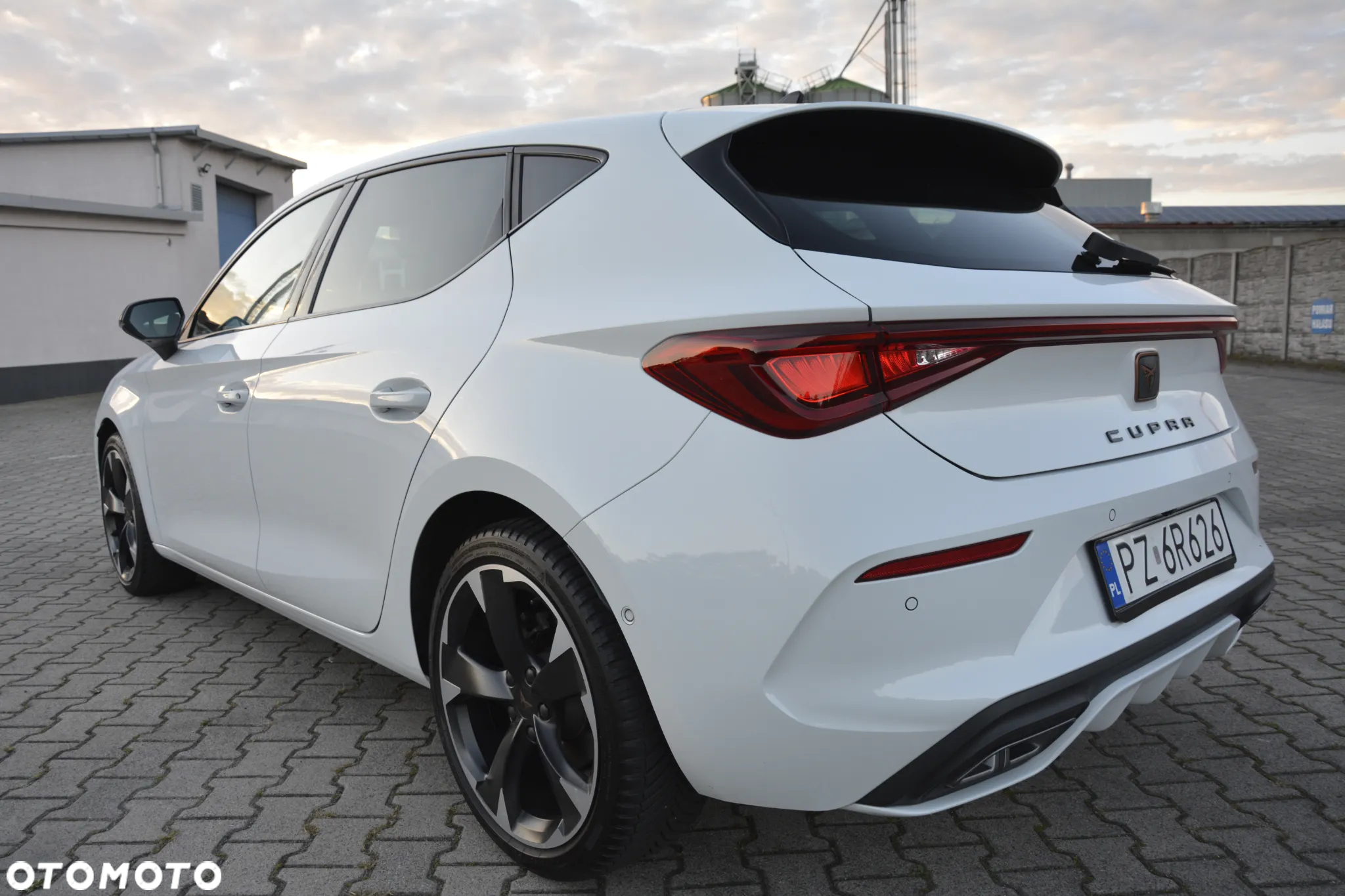 Cupra Leon 1.5 eTSI DSG - 4