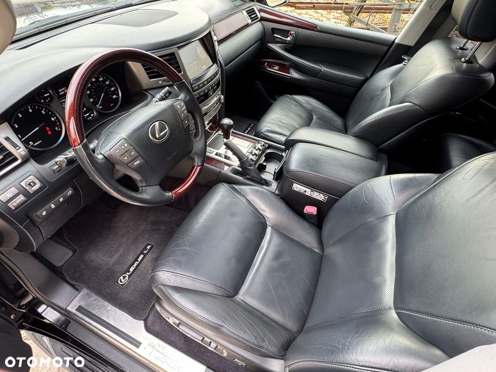 Lexus LX 570 - 24