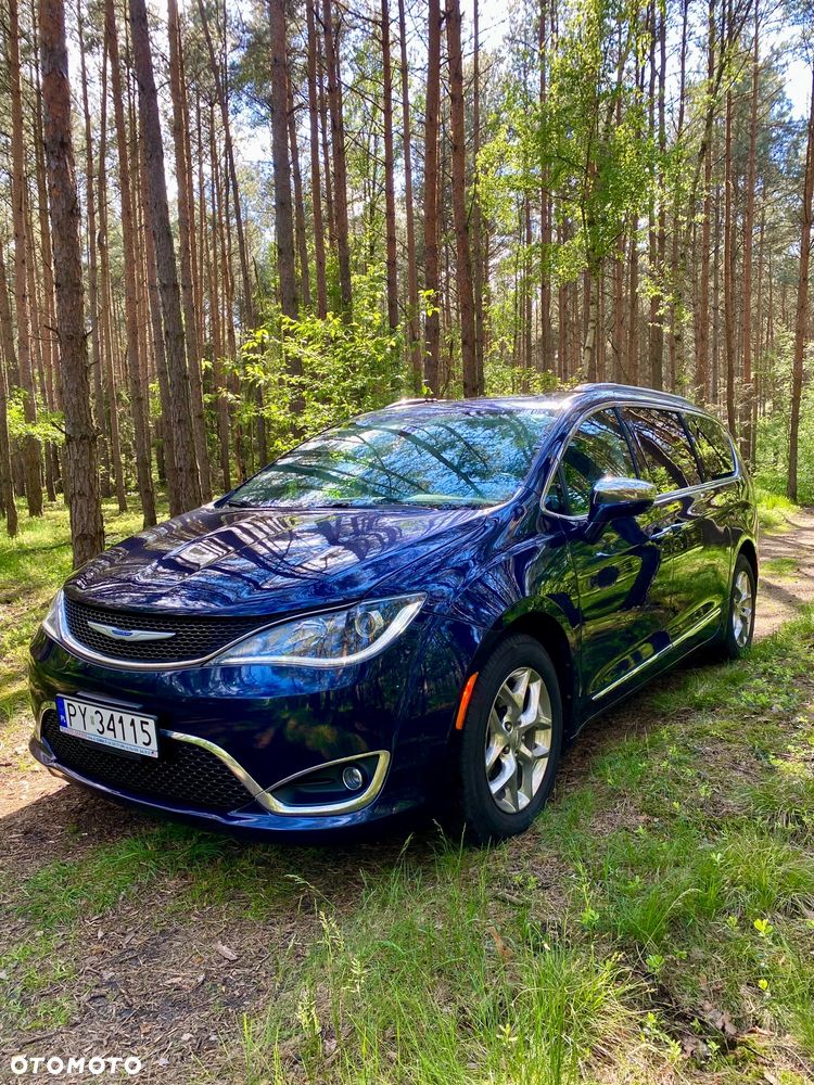 Chrysler Pacifica - 1