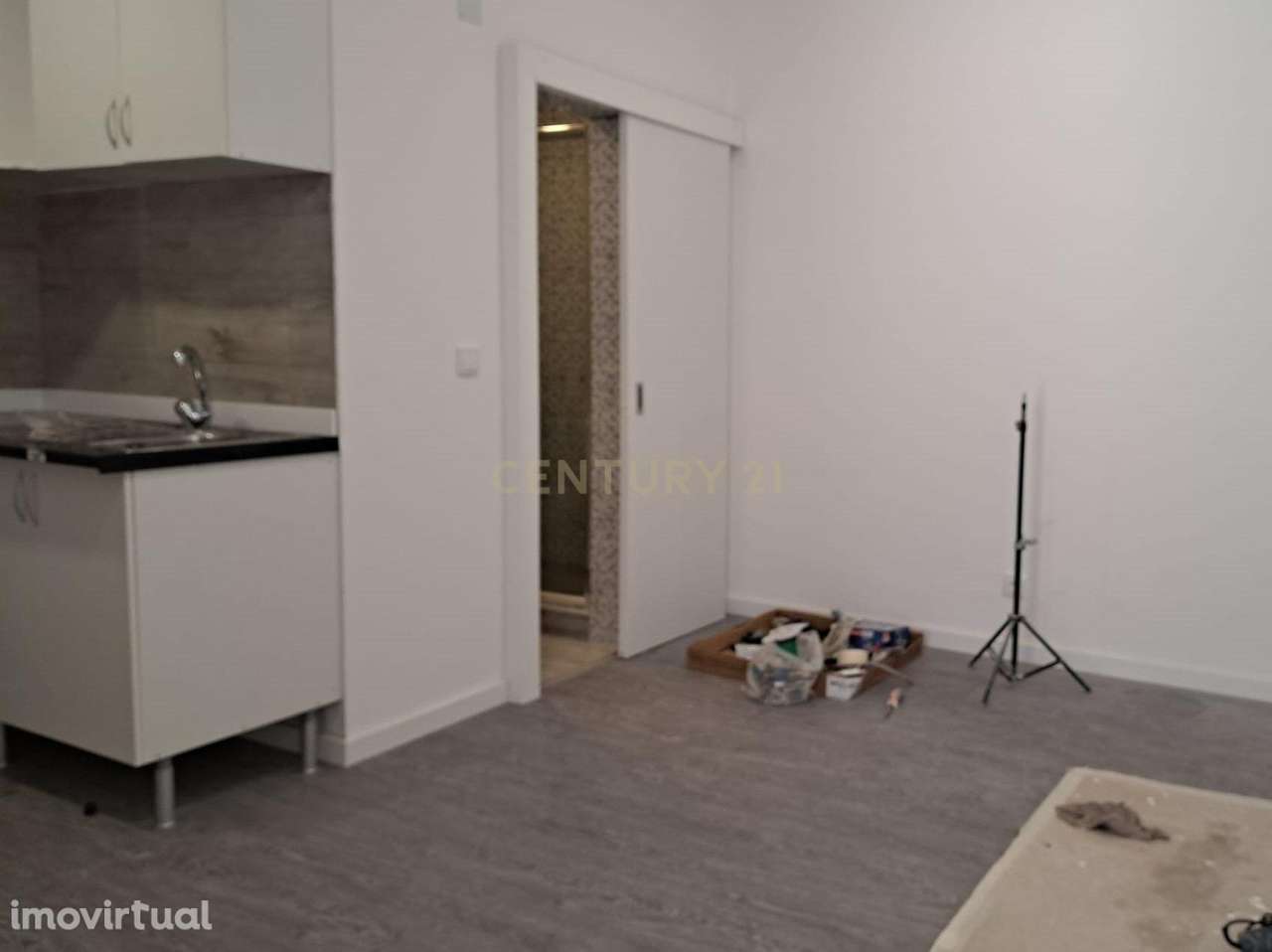 Loja dividida e convertida em 2 Apartamentos, Rio de Mouro - Possibili - Grande imagem: 2/10