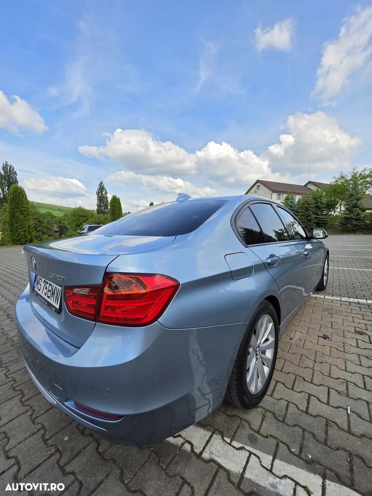 BMW Seria 3 320i - 4