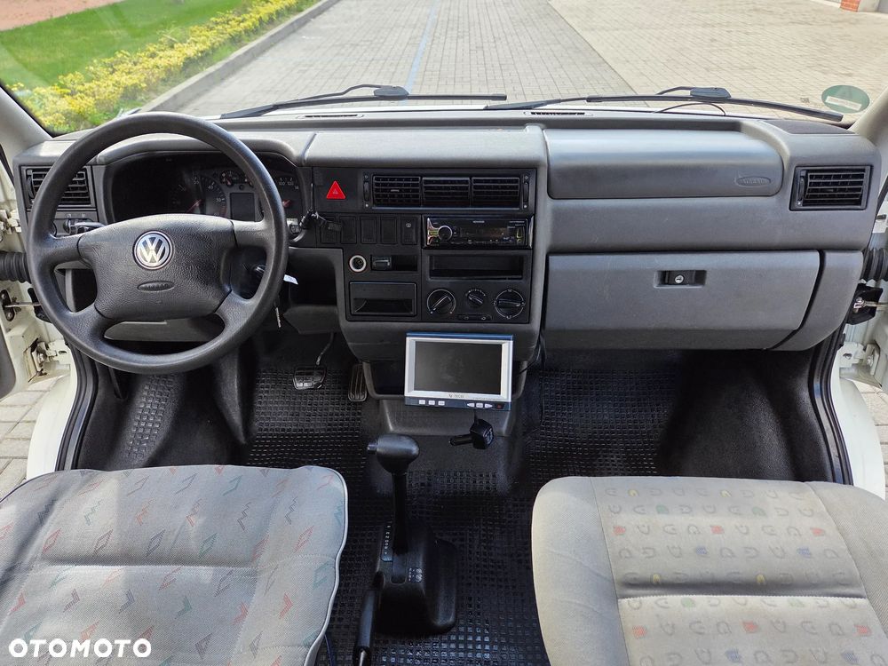 Volkswagen Caravelle - 21