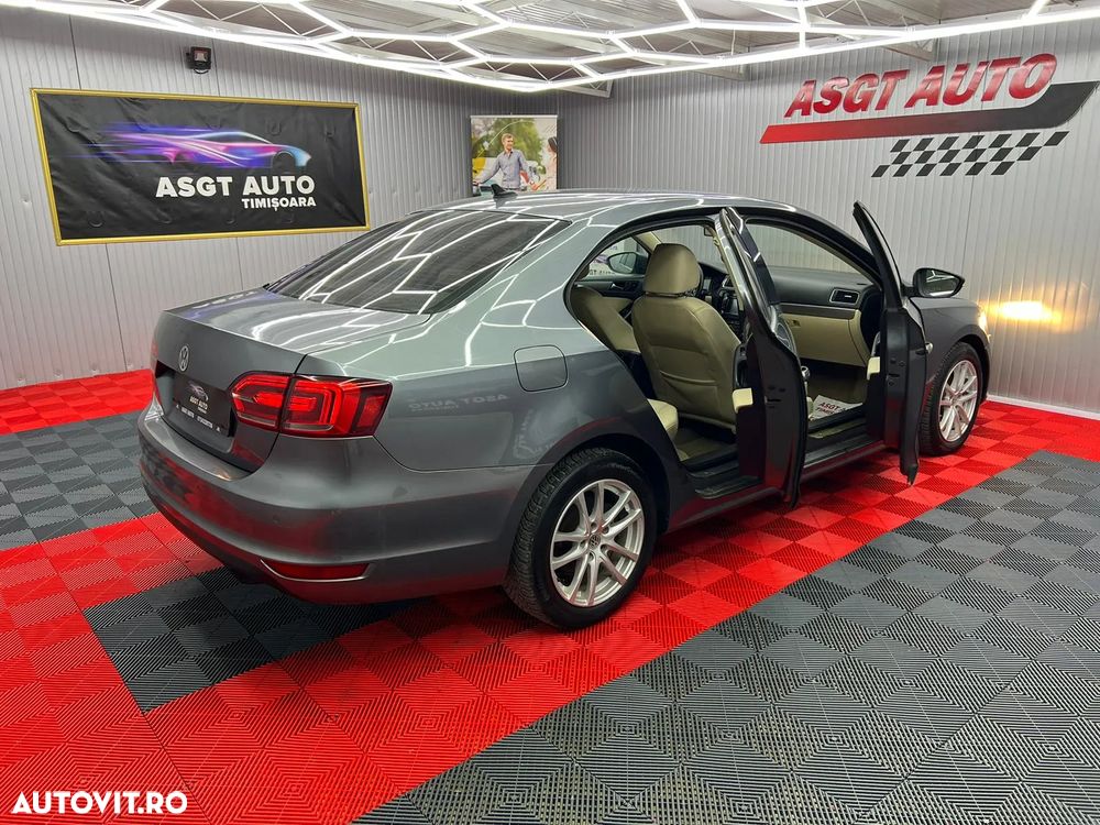 Volkswagen Jetta - 18