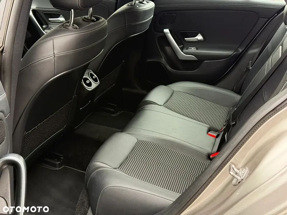 Mercedes-Benz CLA 200 d Shooting Brake 8G-DCT Progressive - 33