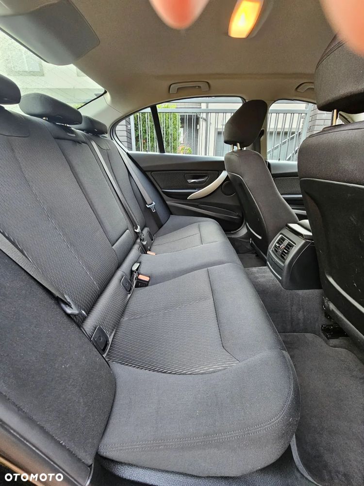 BMW Seria 3 318d - 10