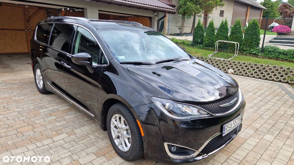 Chrysler Pacifica - 2