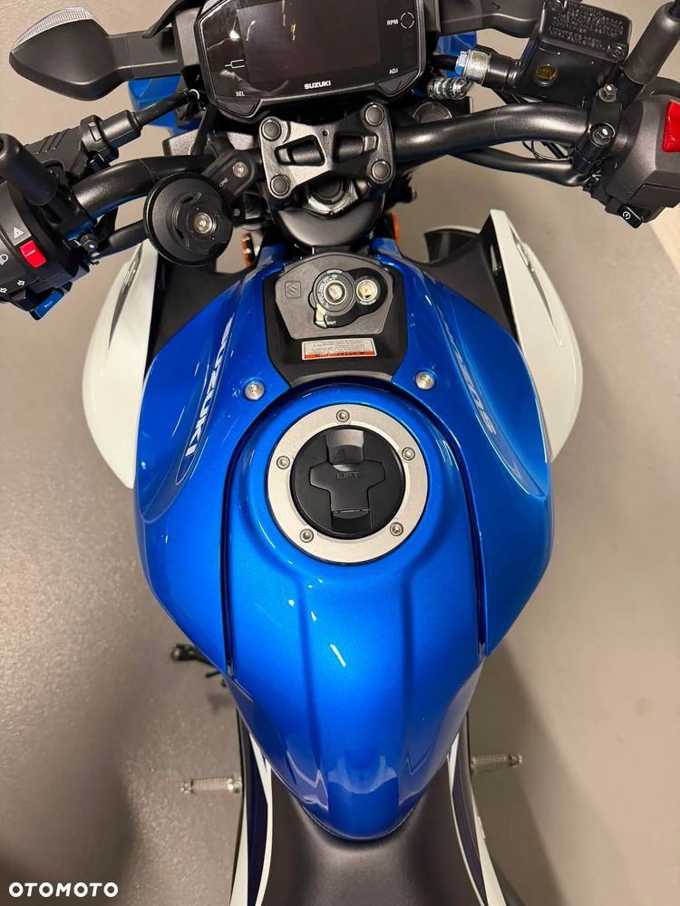 Suzuki GSX - 8