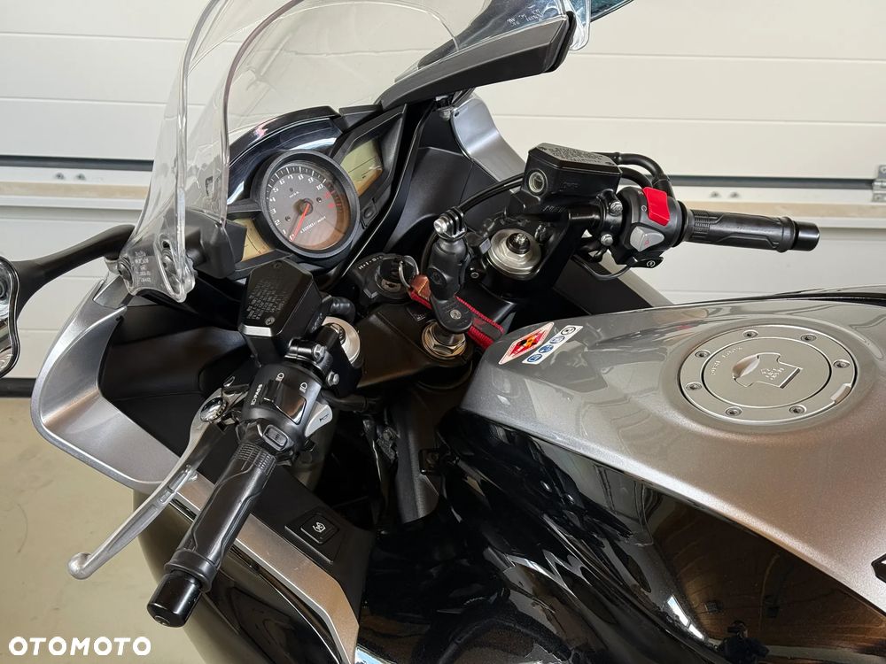 Honda VFR - 15