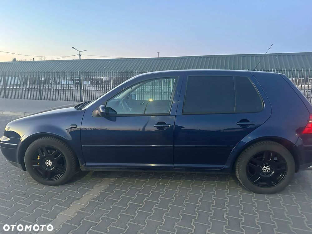 Volkswagen Golf - 1