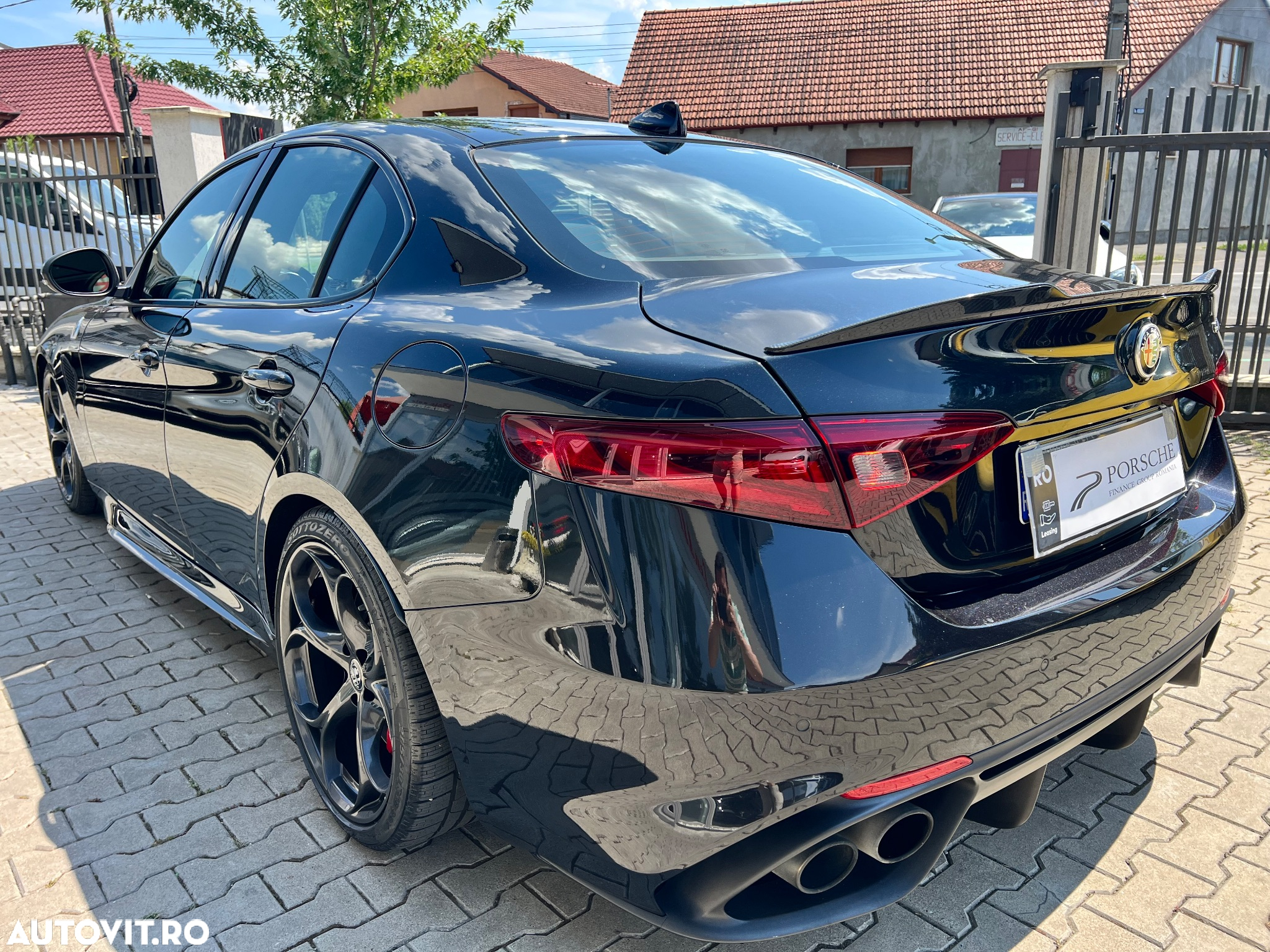 Alfa Romeo Giulia 2.9 V6 Bi-Turbo AT8 Quadrifoglio - 3