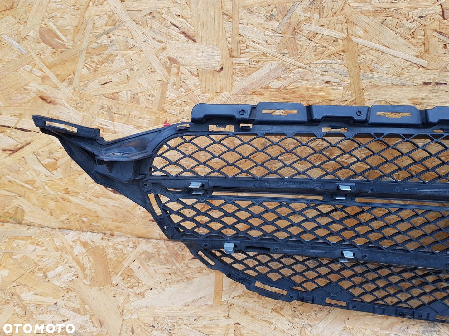 MERCEDES C KLASA W205 14- KRATKA ATRAPA GRILL ZDERZAKA PRZÓD A2058800783 - 14