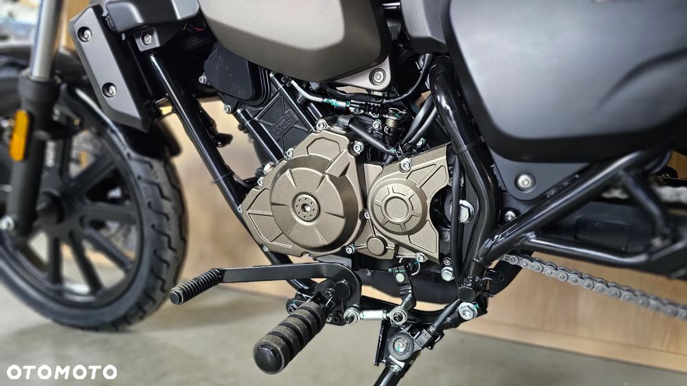 QJMOTOR SRV 125 - 10