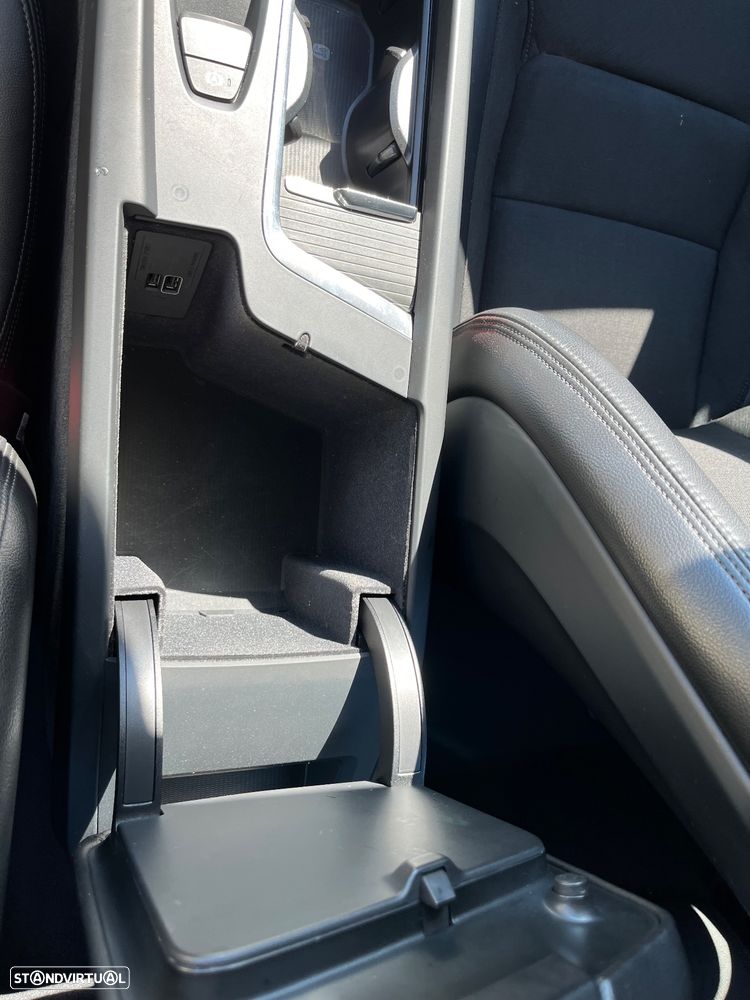 Volvo V60 2.0 D3 Momentum Plus - 42