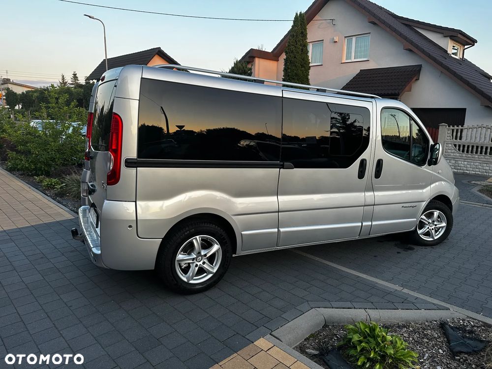 Renault Trafic Grand Passenger Black Edition - 5