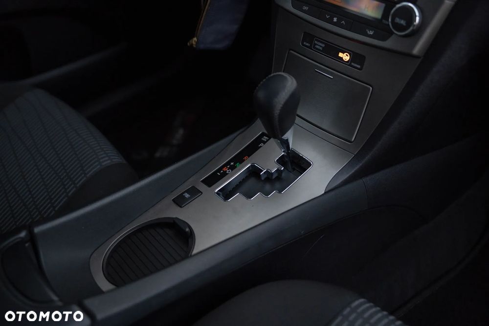 Toyota Avensis 1.8 Multidrive Business Edition - 27