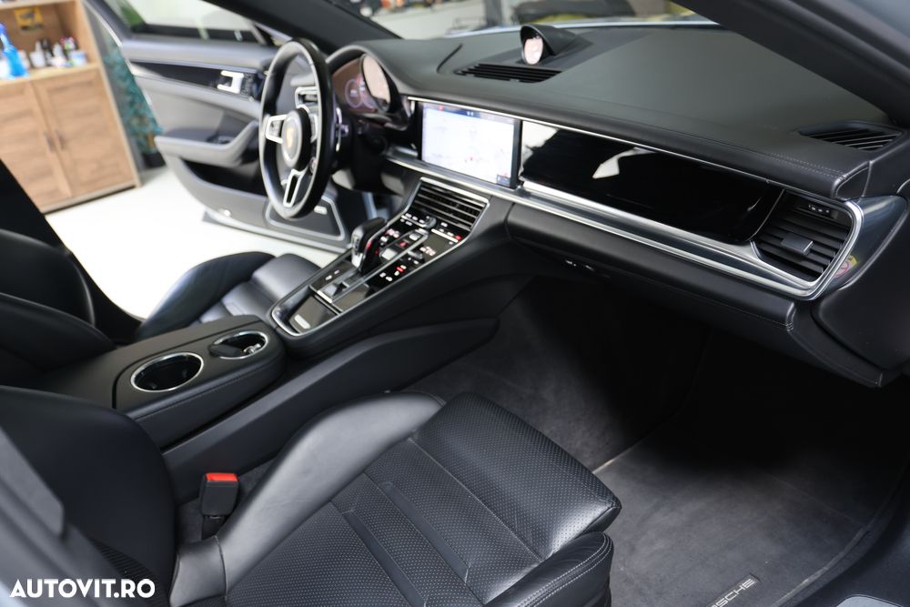 Porsche Panamera 4S Sport Turismo - 3