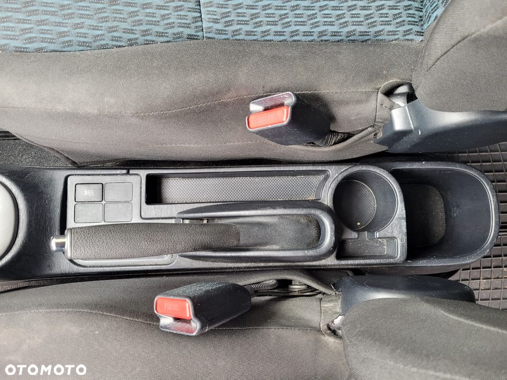 Toyota Yaris 1.33 Active - 9