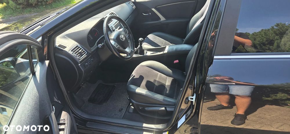 Toyota Avensis 1.8 Premium EU5 - 17