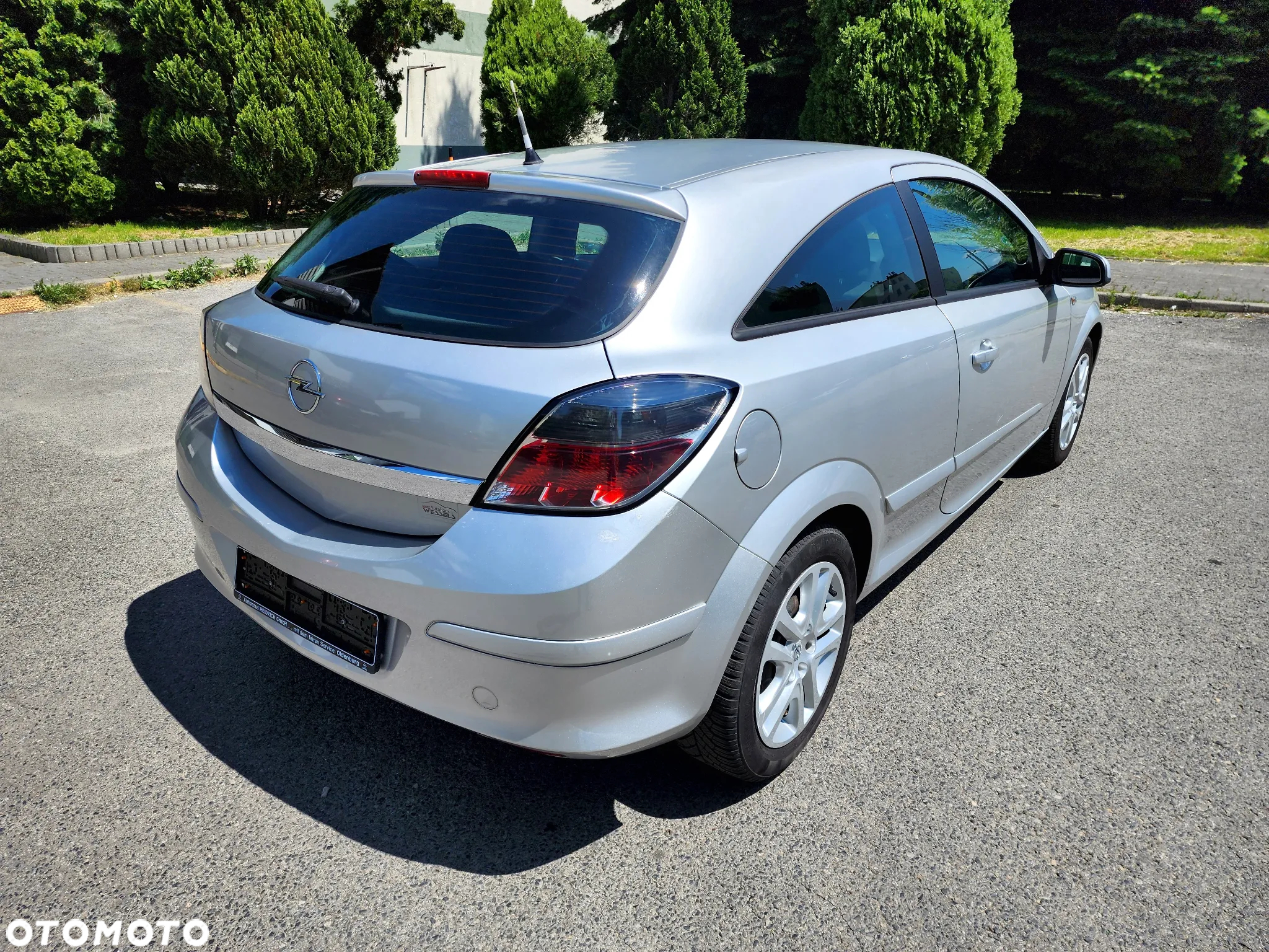 Opel Astra GTC 1.6 Edition - 4