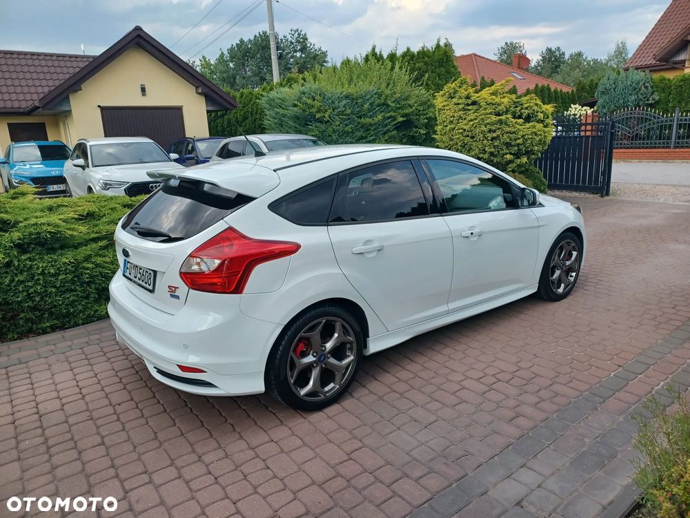 Ford Focus 2.0 EcoBoost ST mit Leder-Sport-Paket - 11
