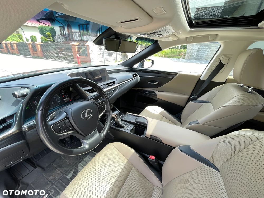 Lexus ES 300h Business Edition - 27