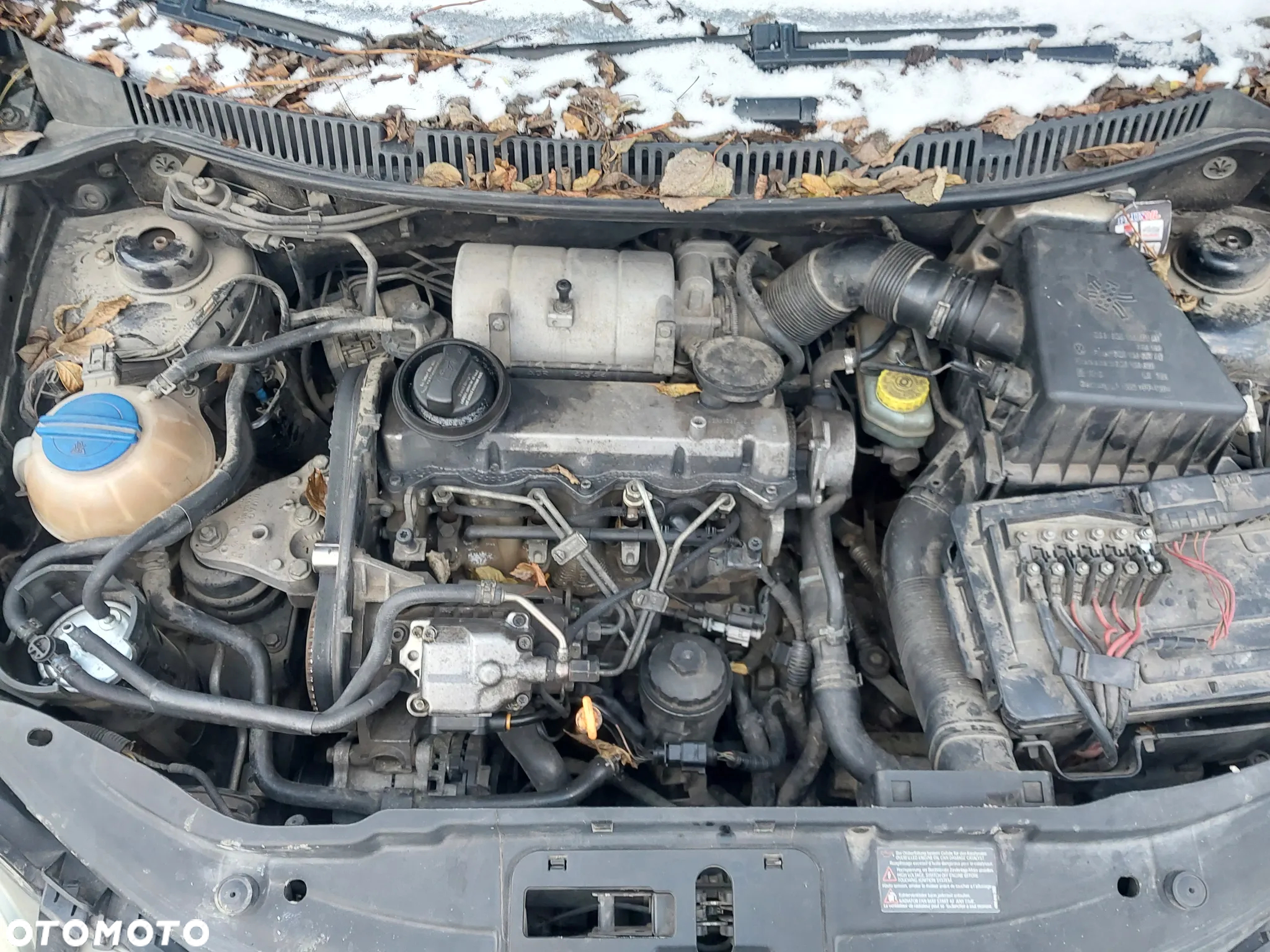 Volkswagen Polo IV 9N 3D silnik 1.9 SDI diesel 64 KM skrzynia GSA 5 biegów drzwi maska zderzak klapa błotnik belka fotele alternator koła felgi maglownica sprężarka klimatyzacji wtryski pompa  NA CZĘŚCI - 13