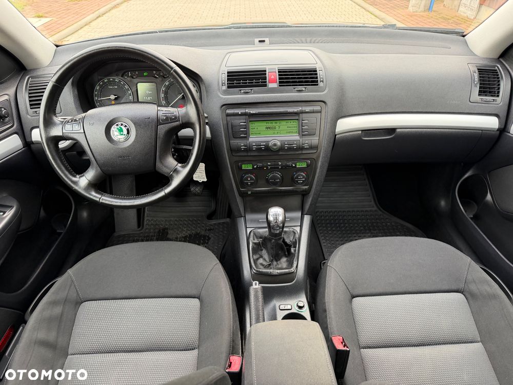 Skoda Octavia 1.6 Combi Ambiente - 23