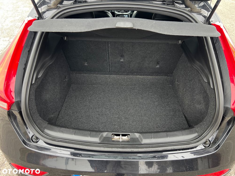 Volvo V40 D3 R Design - 25