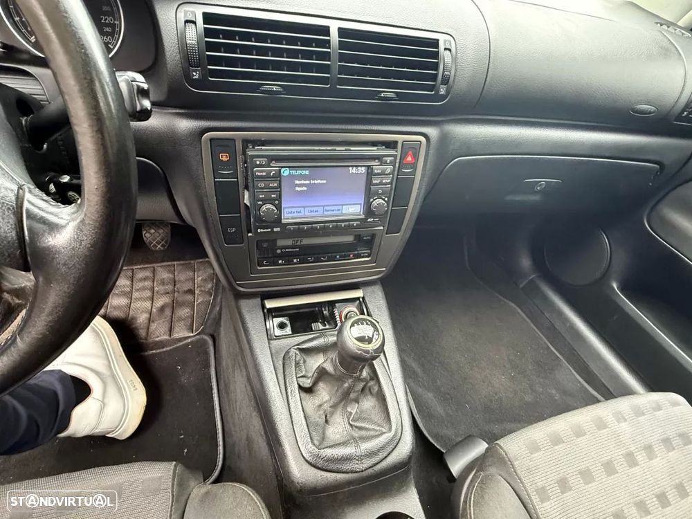 VW Passat 1.9 TDi Highline - 16