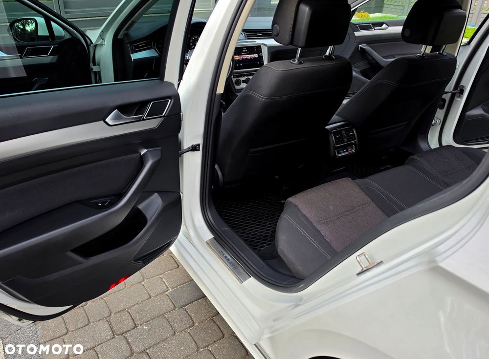 Volkswagen Passat - 22