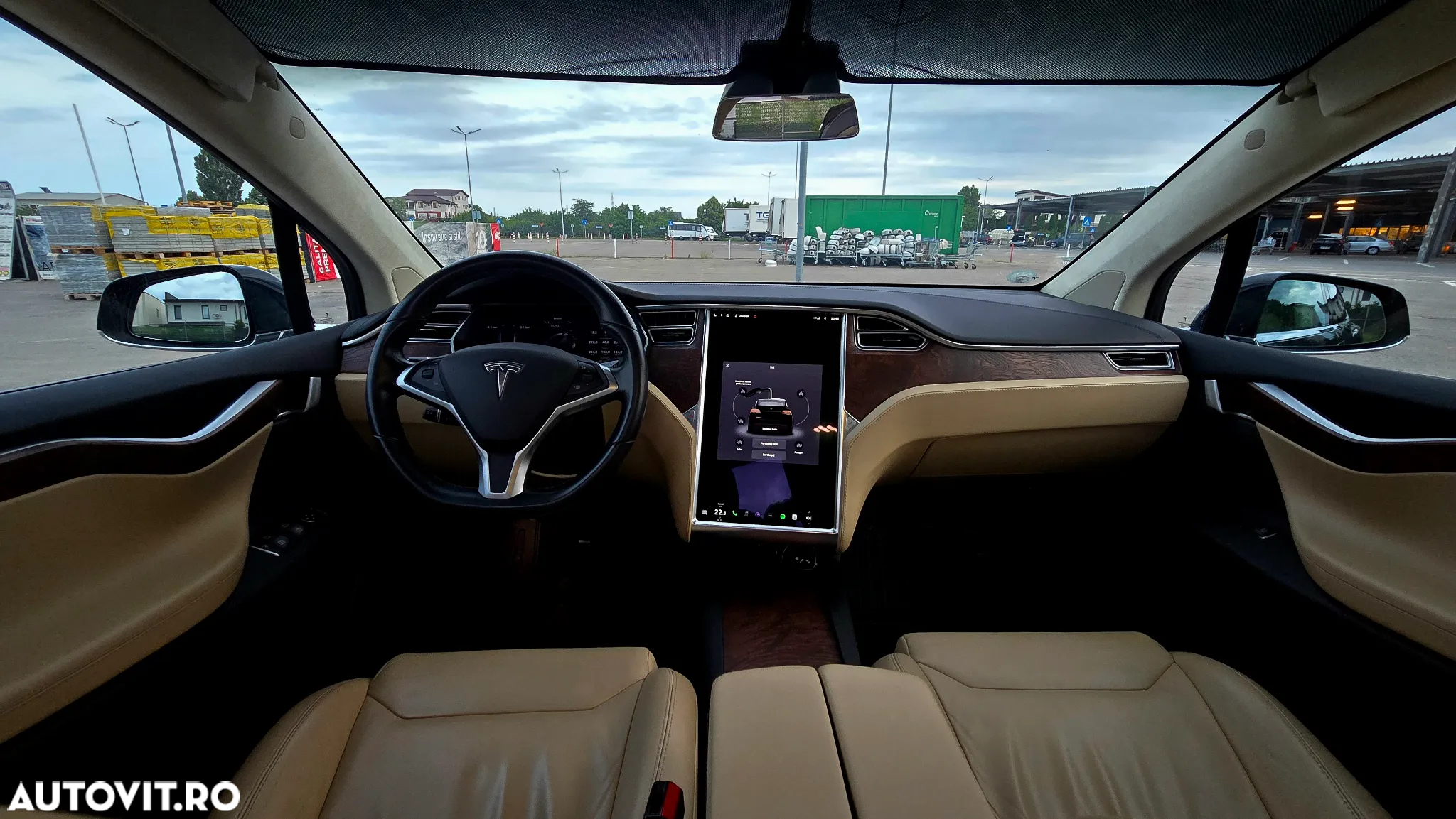 Tesla Model X - 10
