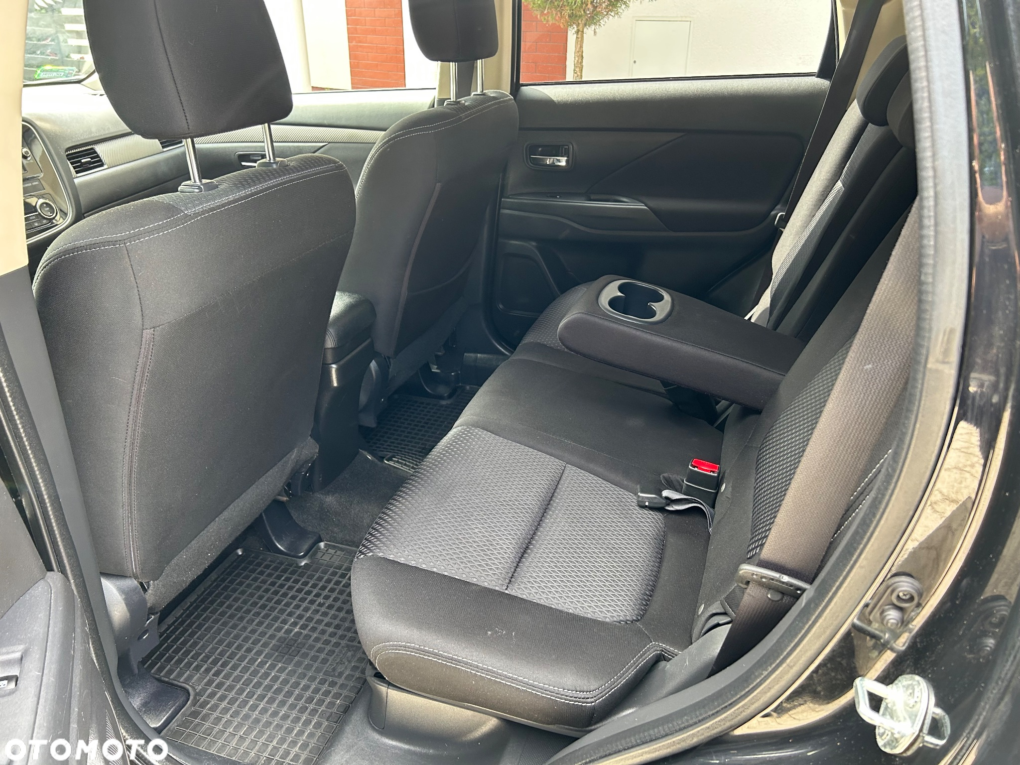 Mitsubishi Outlander 2.0 Instyle + 4WD CVT - 22
