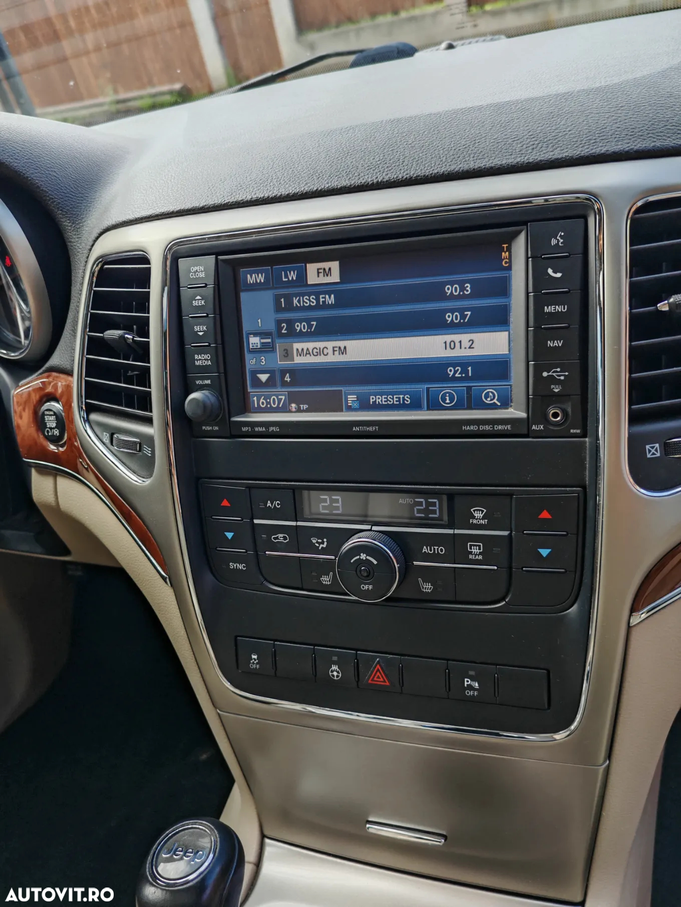 Jeep Grand Cherokee - 16